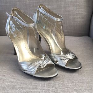 Lauren by Ralph Lauren metallic heels